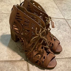 Naughty monkey size 9.5